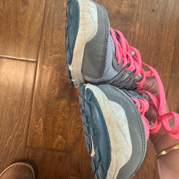 Women’s Nike shoes size 8 - Picture 5 of 6